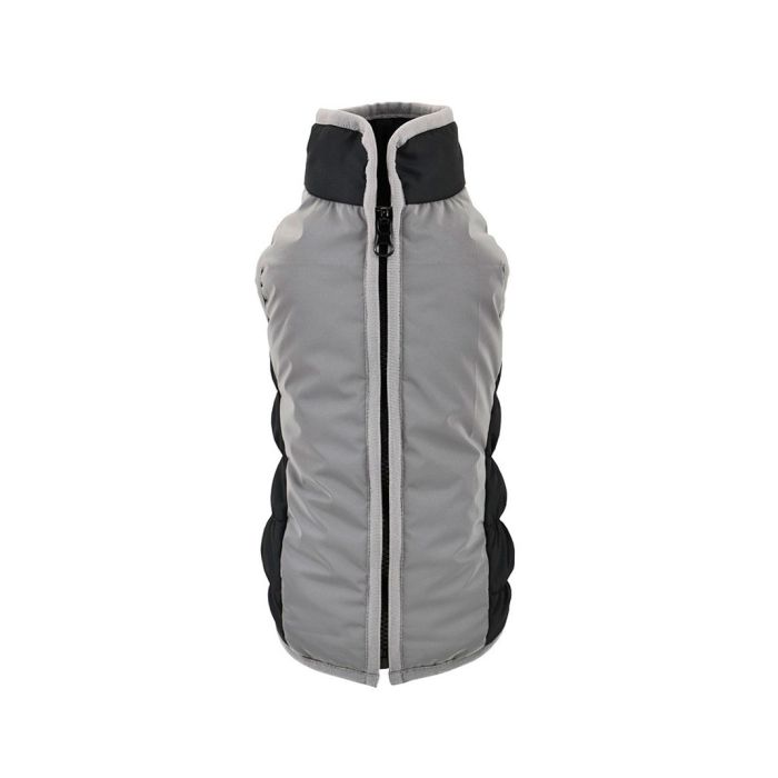 Chaqueta acolchada para perro de la marca Nayeco, de color gris reflectante con paneles laterales negros y cremallera frontal, ideal para paseos nocturnos.