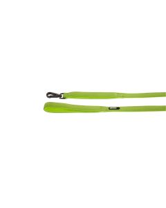 Correa de nylon Nayeco color verde pistacho extendida mostrando mosquetón negro y asa de neopreno