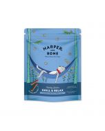 Bolsa de premios relajantes para perro Harper & Bone Chill & Relax, con una ilustración de un perro descansando en una hamaca.