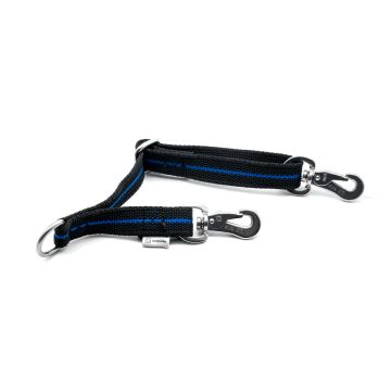 Correa de acople de seguridad HS Sprenger Special Edition Blue Line en color negro con línea azul y mosquetones de acero inoxidable