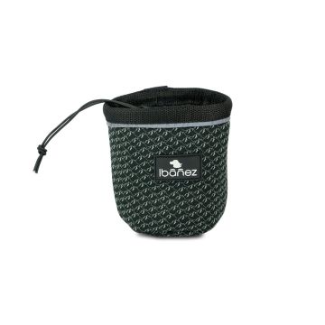 Bolsa porta premios Ibáñez Trekking negra con estampado reflectante.