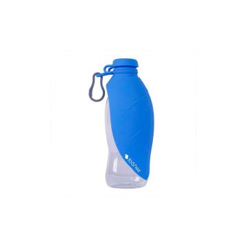 Botella bebedero portátil para perros Nature de Ibáñez con la hoja de silicona azul desplegada como cuenco.