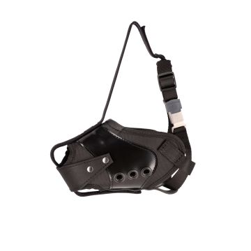 Bozal de impacto Dingo Gear Combat Pro de color negro para entrenamiento de defensa, visto de perfil sobre un fondo blanco.