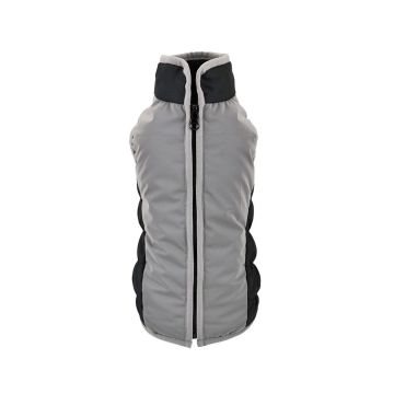 Chaqueta acolchada para perro de la marca Nayeco, de color gris reflectante con paneles laterales negros y cremallera frontal, ideal para paseos nocturnos.
