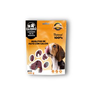 Bolsa naranja de snacks Quibro Muslitos de pato con calcio 100g mostrando un perro Beagle y ventana transparente con el producto.