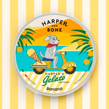 Harper's Gelato sabor banana para perros, envase amarillo con ilustración de perro en scooter, helado cremoso y refrescante de venta en Zona K9.