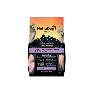 Saco de alimento semihúmedo NutraDog WILD para cachorros con 78% de carne fresca.