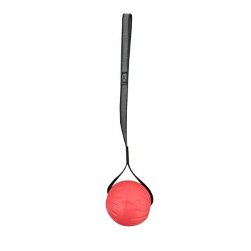 Pelota de goma roja flotante con estrías y asa de nylon gris y negra modelo X-OTIK PowerBite Ball Swimm