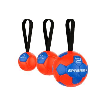 Tres pelotas de perro HS Sprenger de cuero vegano con asa negra en tamaños 10cm, 12cm y 18cm comparadas