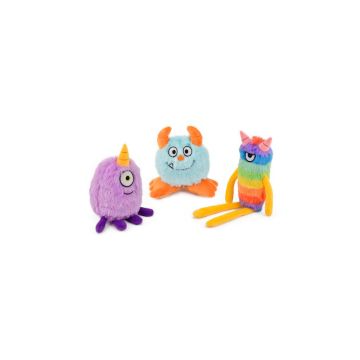 Tres peluches para perro 'Nayeco Funny Monsters': un monstruo lila de un ojo, uno azul con cuernos naranjas y uno arcoíris con piernas largas.