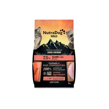 Saco de alimento semihúmedo NutraDog Wild con 75% de salmón y pavo frescos, cocinado a baja temperatura.