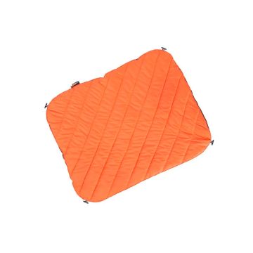 Esterilla aislante para perros Protector Bivvy Bed en color naranja con aislamiento térmico y fijaciones seguras