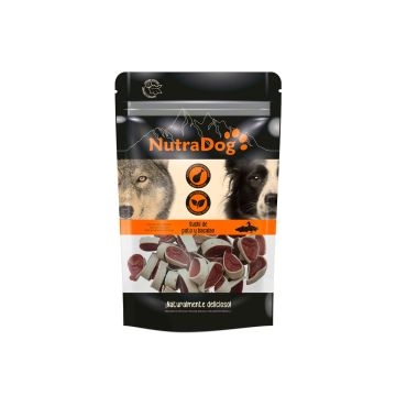 Envase frontal negro y naranja de snacks NutraDog Sushi de pato y bacalao para perros, con sistema de cierre zip