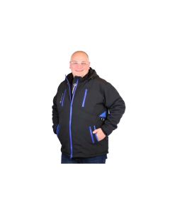 Hombre con chaqueta de invierno Sporthund negra y azul para adiestramiento canino profesional.